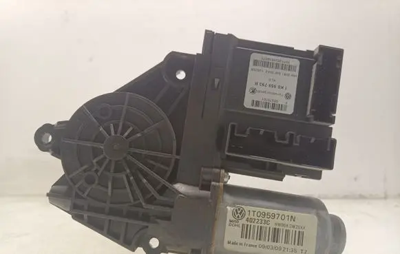 Skoda Octavia Mk2 (1Z) Front door window regulator motor 1T0959701N