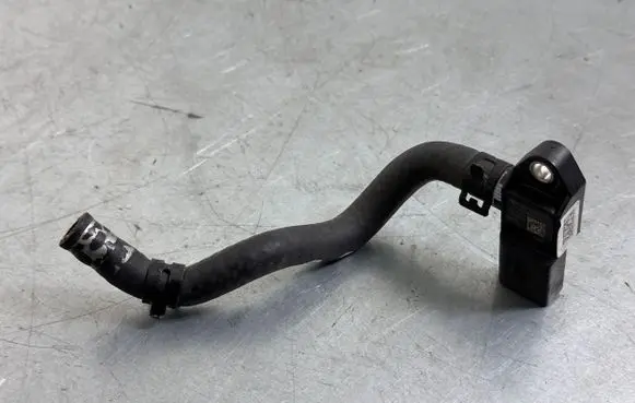 Volkswagen PASSAT B8 Other engine bay part 04L906051J