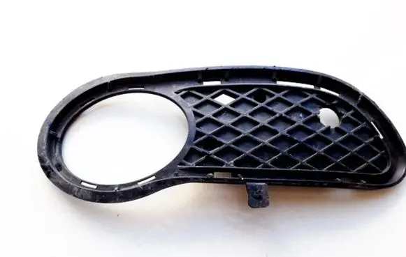 Mercedes-Benz C W203 Front bumper lower grill a2038851023 p877880.0.006