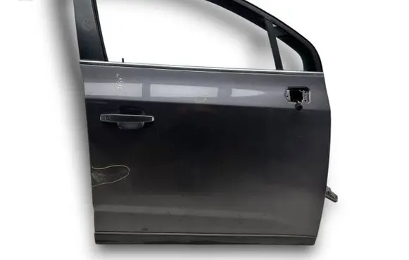 Chevrolet Orlando Front door