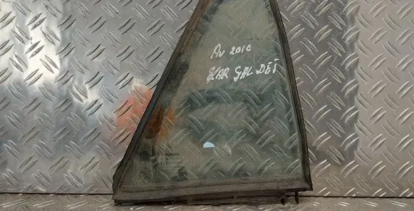 Toyota Avensis T270 Rear vent window glass 43R00048