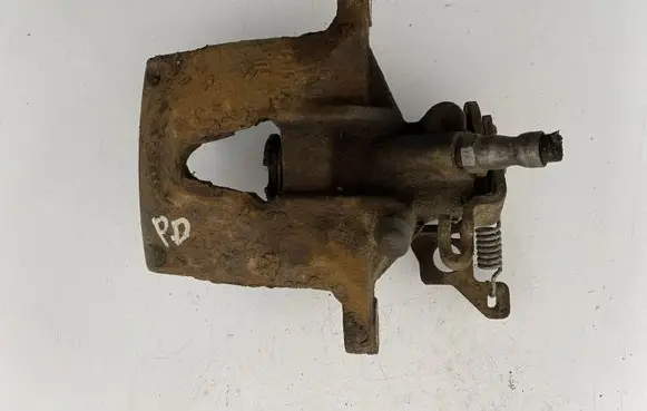Ford Mondeo Mk III Rear brake caliper