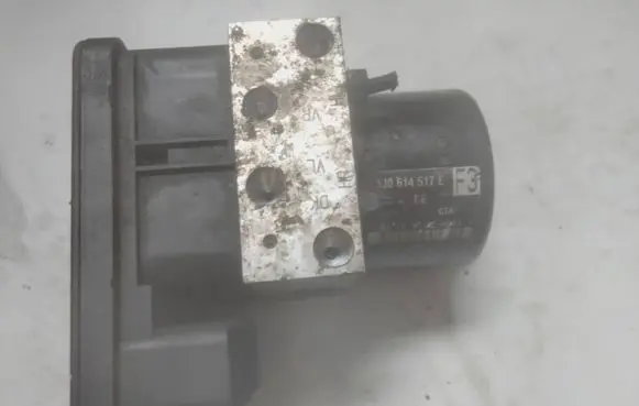 Volkswagen Golf IV ABS Pump 1C0907379E 1J0614517E