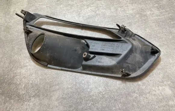 Iveco Daily 6th gen Front bumper lower grill 105802356342 005802356346 05802356344