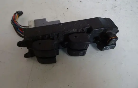 Toyota Prius (XW20) Electric window control switch 8482047011