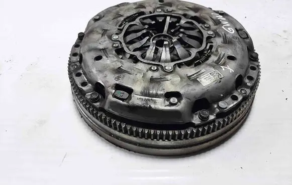 Volkswagen Golf VII Clutch set kit 04L105273 04L141015D