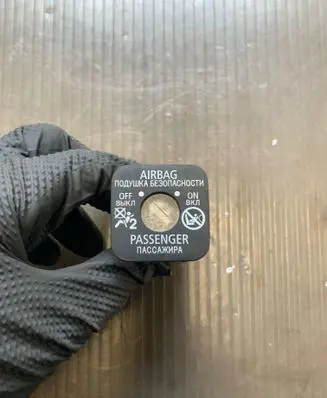 Mitsubishi Outlander Passenger airbag on/off switch 2020E46