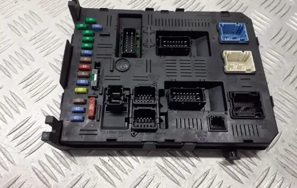 Citroen C4 I Fuse box set 9660105980