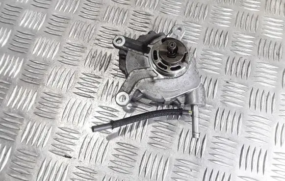 Toyota Auris 150 Vacuum pump 17070775
