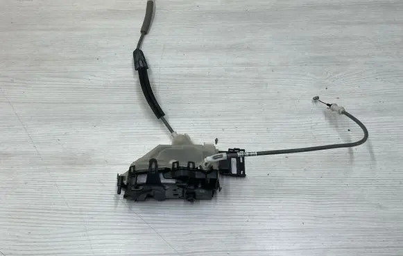 Peugeot 2008 II Front door lock 1A006441