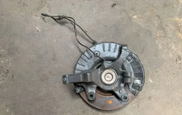 Mercedes-Benz Vito Viano W639 Front wheel hub spindle knuckle A6393320224