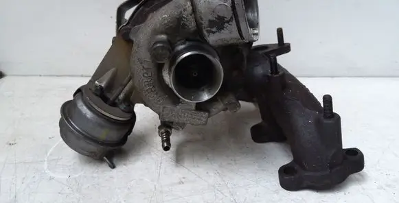 Volkswagen PASSAT B6 Turbo 03G253014N