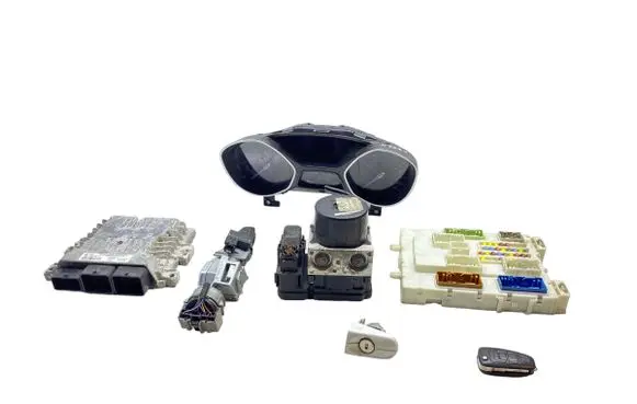 Ford Focus Engine ECU kit and lock set BV6112A650NM AV6T9A840AAA BM5T10849BDB