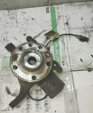 Front wheel hub spindle knuckle