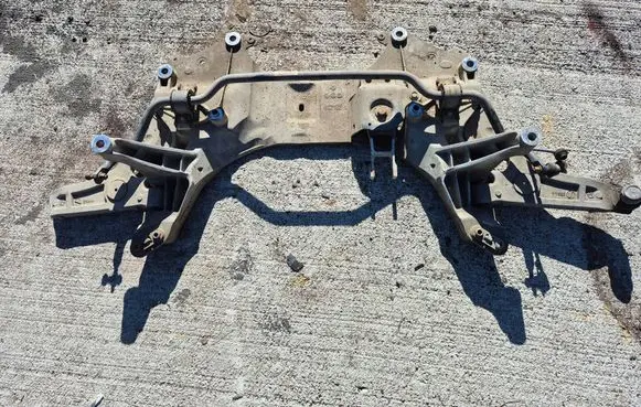 Jeep Cherokee Front axle beam 