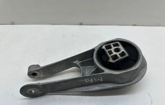 Chevrolet Malibu Gearbox mount 