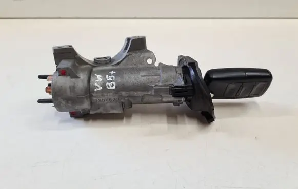 Volkswagen PASSAT B5.5 Ignition lock 4B0905851A 4B0905851