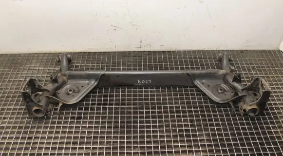 Nissan Leaf II (ZE1) Rear axle beam 