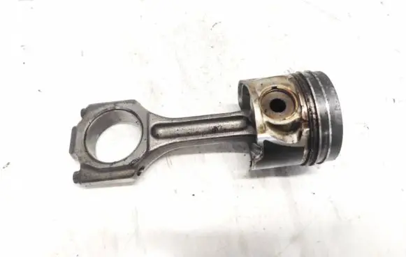 Hyundai Santa Fe Piston with connecting rod