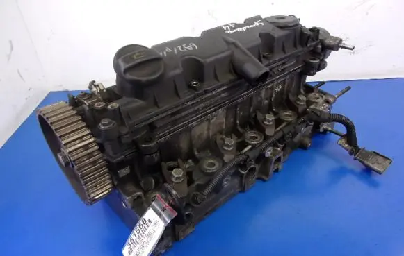 Peugeot Partner Engine head 9634963010