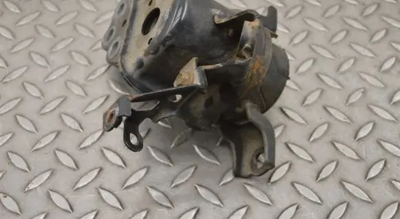 Toyota RAV 4 (XA30) Engine mount bracket