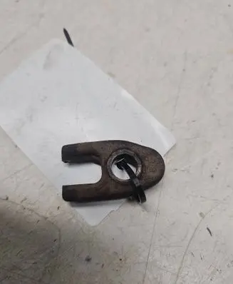 Renault Megane II Fuel Injector clamp holder