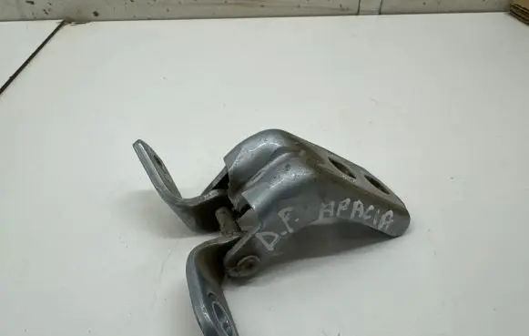 Opel Astra K Front door lower hinge 