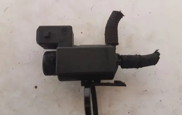 BMW 5 F10 F11 Turbo solenoid valve 70231800 7810831