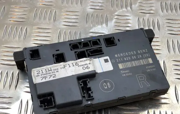 Mercedes-Benz E W211 Door control unit/module 2118200626