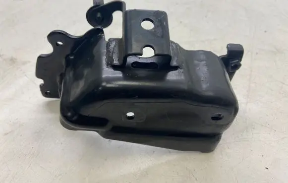 Peugeot 508 Engine mounting bracket 536643A