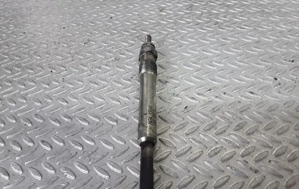 Peugeot 406 Glow plug Y504J