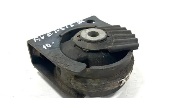Toyota Avensis T270 Engine mount bracket