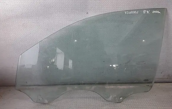 Volkswagen Touareg I Front door window glass four-door