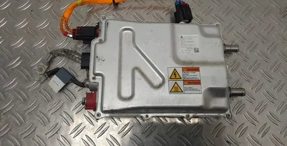 Voltage converter inverter
