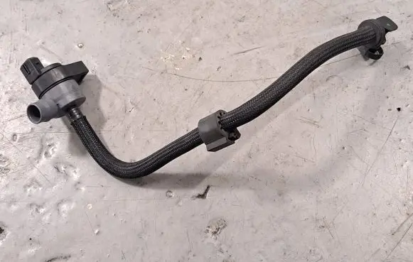 BMW M6 Breather/breather pipe/hose 7636149