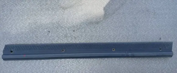 Nissan Terrano Front door trim (molding) 7695101G01