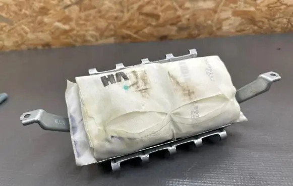 Toyota Avensis T270 Knee airbag 100088012P6J
