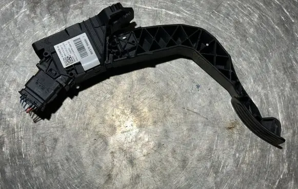 Citroen C4 III e-C4 Accelerator throttle pedal 9837891880