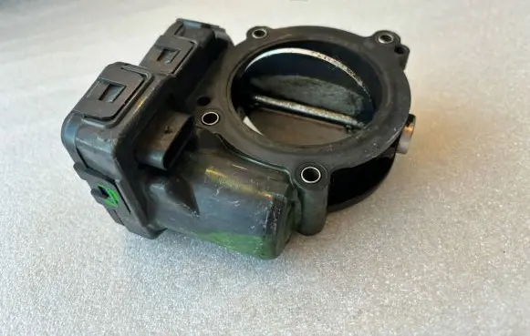 Mercedes-Benz E W212 Throttle valve A6510900070 6510900070