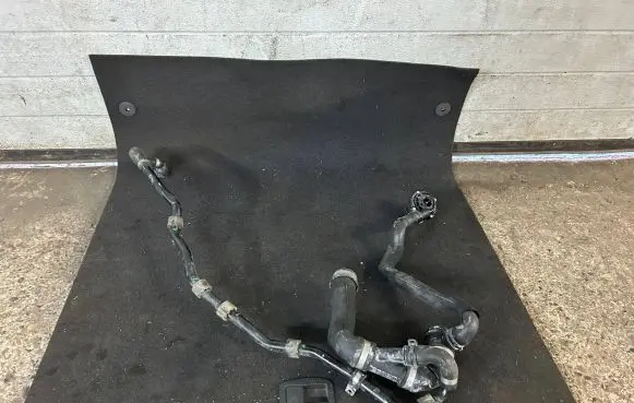 Mercedes-Benz E AMG W212 Engine coolant pipe/hose A2125015784