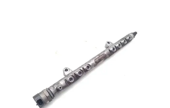 Volvo V60 Fuel main line pipe 30777759 0445215025 31216313