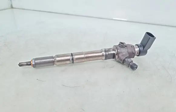 Volkswagen Golf VI Fuel injector 03L130277B