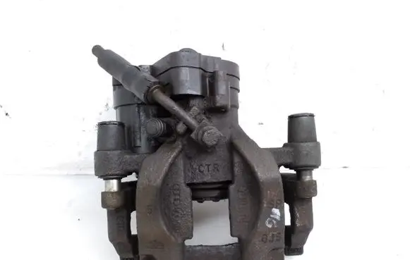 Volkswagen PASSAT B8 Rear brake caliper
