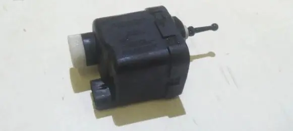 Opel Tigra A Headlight level adjustment motor 