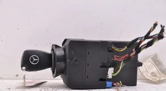 Mercedes-Benz Vito Viano W639 Ignition lock 6395450608