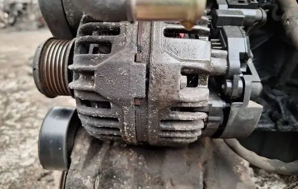 Volkswagen Golf IV Generator/alternator 038903023l