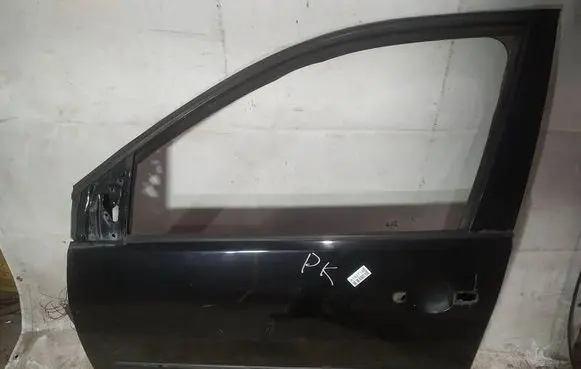 Volkswagen Polo IV 9N3 Front door juodos