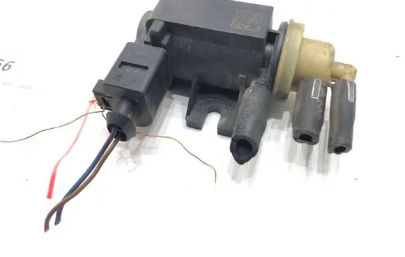 Volkswagen PASSAT B7 Fuel pressure regulator 1K0906627B