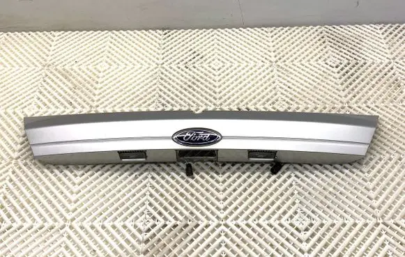 Ford Fiesta Trunk door license plate light bar 8A61A43404BE