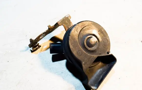 Volkswagen PASSAT B7 Horn signal 951223A